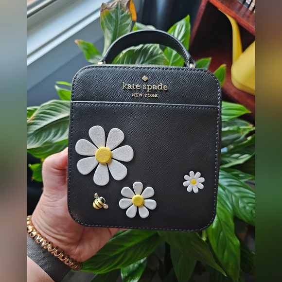 Kate Spade Daisy Flower Vanity Crossbody Purse - Picture 1 of 8